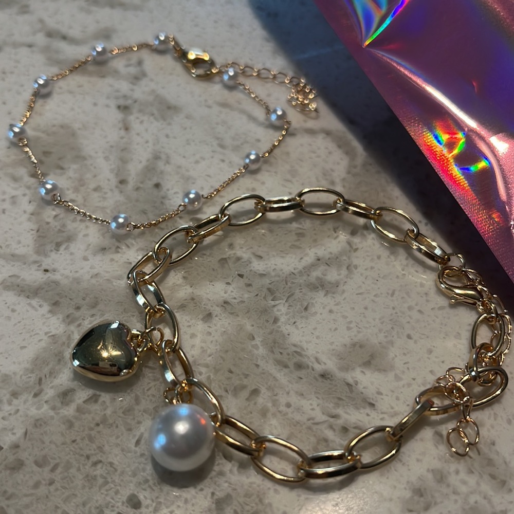 NWT 2 Bracelets gold and pearl set